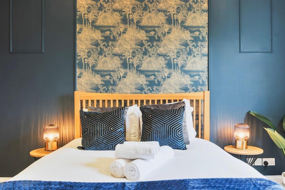 Chic 2 Bed Flat West Apartment