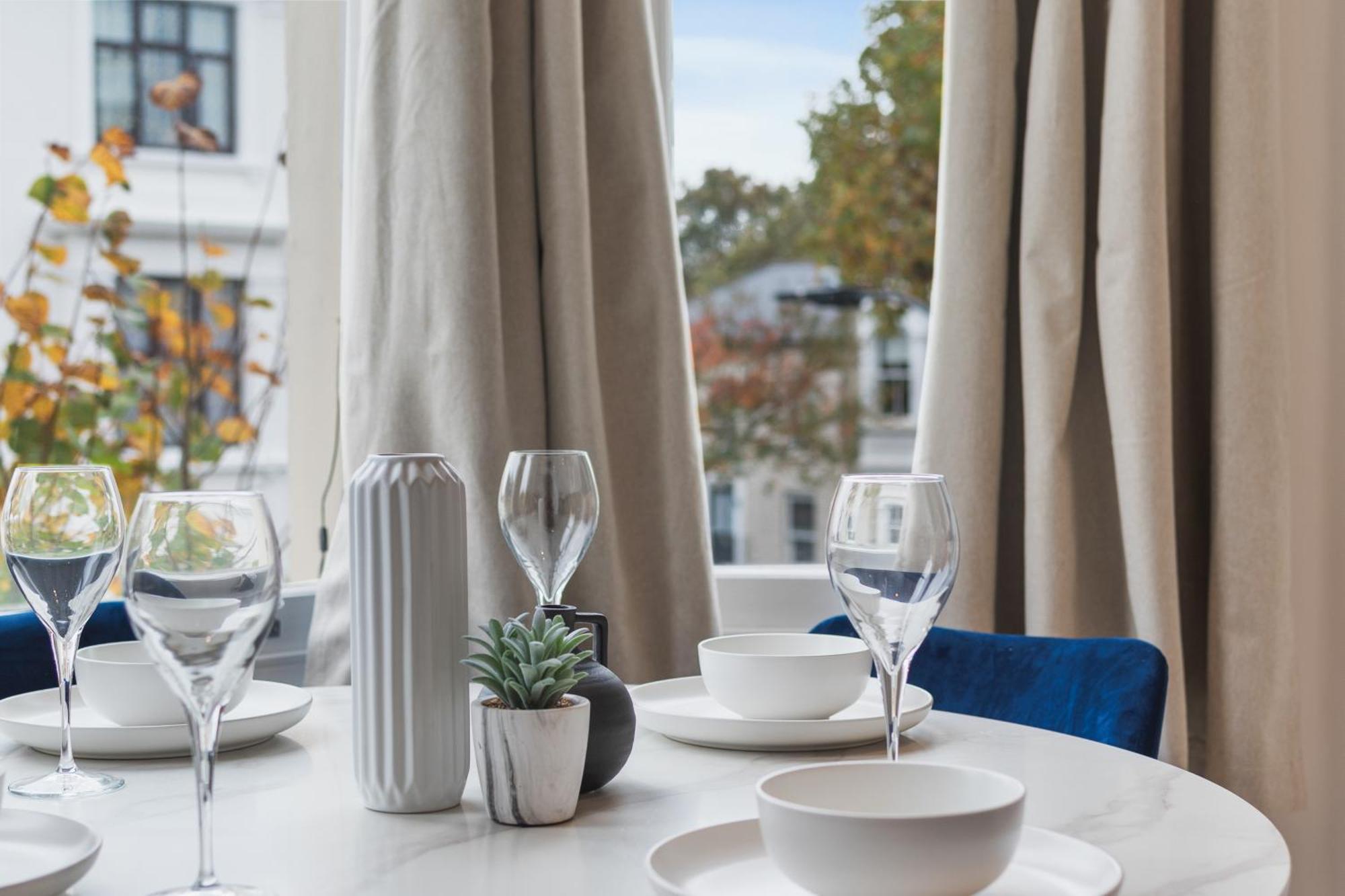 Chic 2 Bed Flat West Apartamento Londres